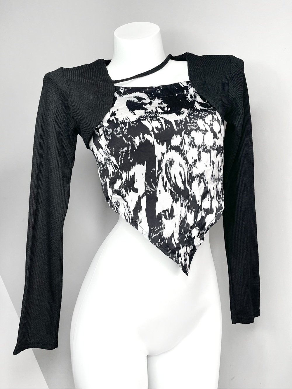 Black and White Abstract Print Long Sleeve Croptop